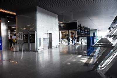 Pustki w Balicach, koronawirus wystraszył turystów (10 marca 2020) fot. Marek Lasyk - zdjęcie 7