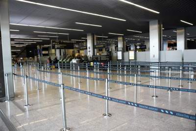 Pustki w Balicach, koronawirus wystraszył turystów (10 marca 2020) fot. Marek Lasyk - zdjęcie 3