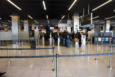 Pustki w Balicach, koronawirus wystraszył turystów (10 marca 2020) fot. Marek Lasyk - zdjęcie 5