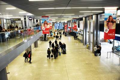 Pustki w Balicach, koronawirus wystraszył turystów (10 marca 2020) fot. Marek Lasyk - zdjęcie 9