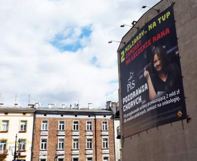 Kto i dlaczego zdjął baner z gestem Lichockiej? - zdjęcie 2