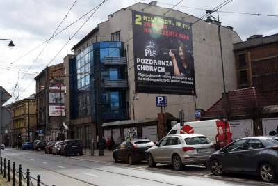 Kto i dlaczego zdjął baner z gestem Lichockiej? - zdjęcie 4