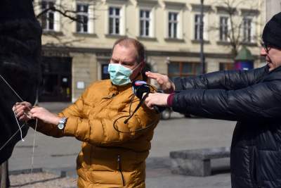 Eros w maseczce: krótka akcja na pustym Rynku - zdjęcie 6