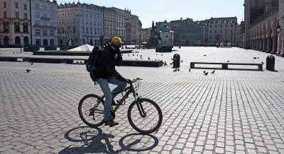 Każde zdjęcie jest symboliczne, najsmutniejsza wiosna od lat fot. Marek Lasyk - zdjęcie 30