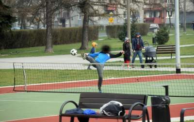 Łamią zakaz. Zewnętrzne siłownie i place zabaw zamknięte, fot. Marek Lasyk - zdjęcie 14