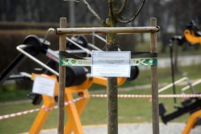 Łamią zakaz. Zewnętrzne siłownie i place zabaw zamknięte, fot. Marek Lasyk - zdjęcie 5