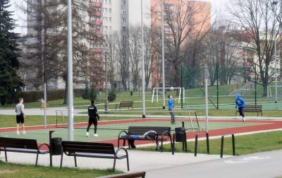 Łamią zakaz. Zewnętrzne siłownie i place zabaw zamknięte, fot. Marek Lasyk - zdjęcie 12
