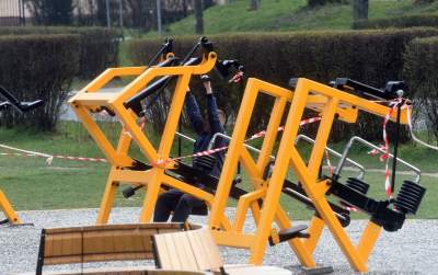 Łamią zakaz. Zewnętrzne siłownie i place zabaw zamknięte, fot. Marek Lasyk - zdjęcie 6