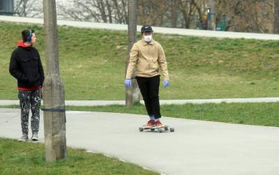 Łamią zakaz. Zewnętrzne siłownie i place zabaw zamknięte, fot. Marek Lasyk - zdjęcie 18
