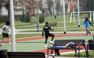 Łamią zakaz. Zewnętrzne siłownie i place zabaw zamknięte, fot. Marek Lasyk - zdjęcie 11