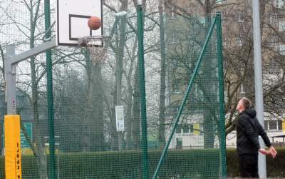 Łamią zakaz. Zewnętrzne siłownie i place zabaw zamknięte, fot. Marek Lasyk - zdjęcie 25
