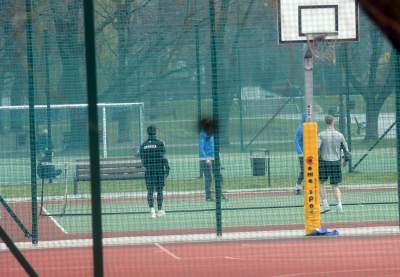 Łamią zakaz. Zewnętrzne siłownie i place zabaw zamknięte, fot. Marek Lasyk - zdjęcie 7