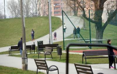 Łamią zakaz. Zewnętrzne siłownie i place zabaw zamknięte, fot. Marek Lasyk - zdjęcie 15