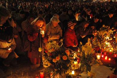 Wówczas przed kurią były tłumy... Franciszkańska, 2 kwietnia 2005 - zdjęcie 33