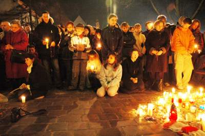 Wówczas przed kurią były tłumy... Franciszkańska, 2 kwietnia 2005 - zdjęcie 12