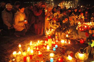 Wówczas przed kurią były tłumy... Franciszkańska, 2 kwietnia 2005 - zdjęcie 34