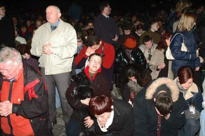 Wówczas przed kurią były tłumy... Franciszkańska, 2 kwietnia 2005 - zdjęcie 29