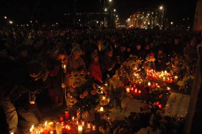 Wówczas przed kurią były tłumy... Franciszkańska, 2 kwietnia 2005 - zdjęcie 31