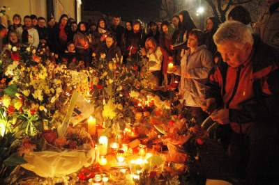 Wówczas przed kurią były tłumy... Franciszkańska, 2 kwietnia 2005 - zdjęcie 21