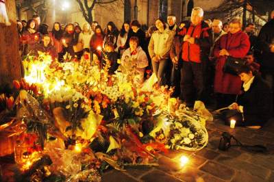 Wówczas przed kurią były tłumy... Franciszkańska, 2 kwietnia 2005 - zdjęcie 13