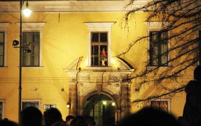 Wówczas przed kurią były tłumy... Franciszkańska, 2 kwietnia 2005 - zdjęcie 4