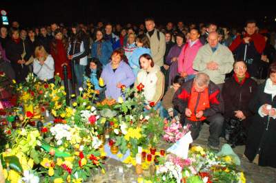 Wówczas przed kurią były tłumy... Franciszkańska, 2 kwietnia 2005 - zdjęcie 24