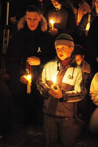 Wówczas przed kurią były tłumy... Franciszkańska, 2 kwietnia 2005 - zdjęcie 14