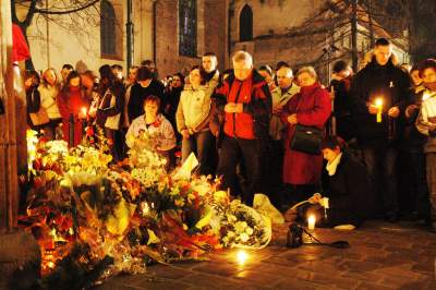 Wówczas przed kurią były tłumy... Franciszkańska, 2 kwietnia 2005 - zdjęcie 11