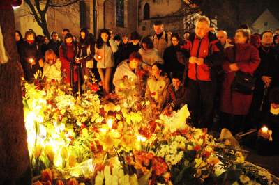 Wówczas przed kurią były tłumy... Franciszkańska, 2 kwietnia 2005 - zdjęcie 17