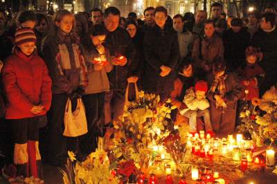 Wówczas przed kurią były tłumy... Franciszkańska, 2 kwietnia 2005 - zdjęcie 26