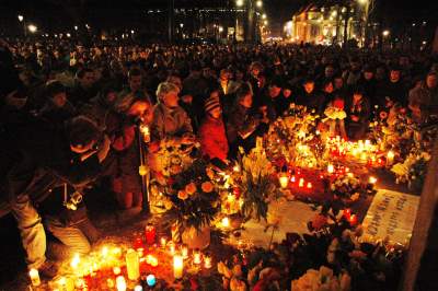 Wówczas przed kurią były tłumy... Franciszkańska, 2 kwietnia 2005 - zdjęcie 32