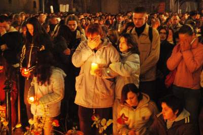 Wówczas przed kurią były tłumy... Franciszkańska, 2 kwietnia 2005 - zdjęcie 27