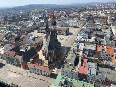 Pół tysiąca mundurowych z powietrza i lądu kontroluje Kraków - zdjęcie 1