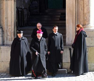 Niedziela Palmowa w czasie epidemii, do katedry weszli nieliczni - zdjęcie 16