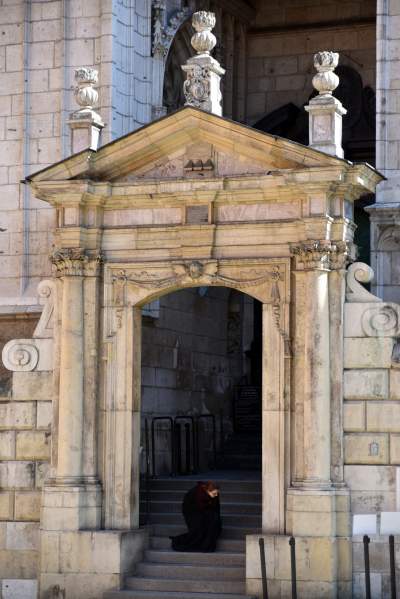 Niedziela Palmowa w czasie epidemii, do katedry weszli nieliczni - zdjęcie 5