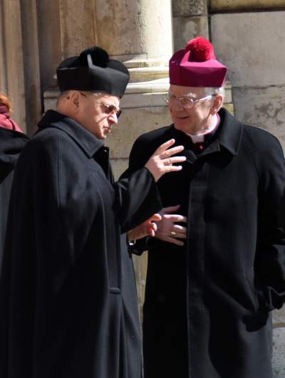 Niedziela Palmowa w czasie epidemii, do katedry weszli nieliczni - zdjęcie 17