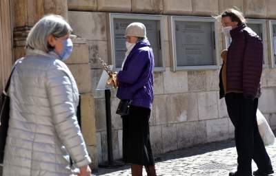 Niedziela Palmowa w czasie epidemii, do katedry weszli nieliczni - zdjęcie 9