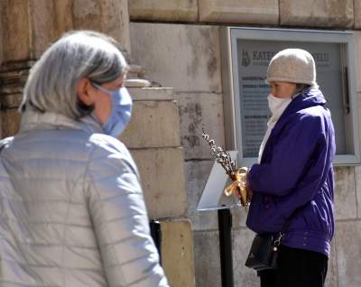 Niedziela Palmowa w czasie epidemii, do katedry weszli nieliczni - zdjęcie 8