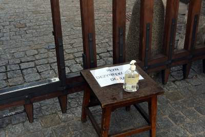 Niedziela Palmowa w czasie epidemii, do katedry weszli nieliczni - zdjęcie 1