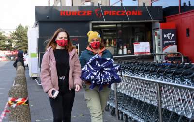 W maseczkach z charakterystyczną błyskawicą, protest w kolejce - zdjęcie 22