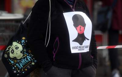 W maseczkach z charakterystyczną błyskawicą, protest w kolejce - zdjęcie 8