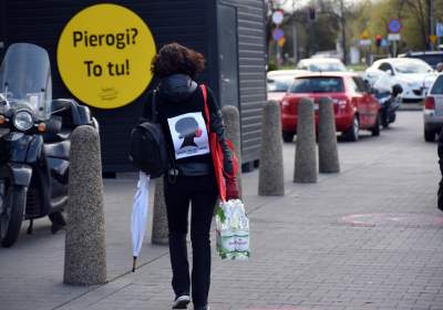 W maseczkach z charakterystyczną błyskawicą, protest w kolejce - zdjęcie 24