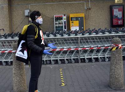 W maseczkach z charakterystyczną błyskawicą, protest w kolejce - zdjęcie 19