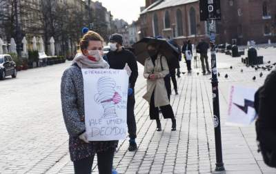 Największe zgromadzenie na Rynku w czasie obostrzeń - zdjęcie 5