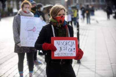 Największe zgromadzenie na Rynku w czasie obostrzeń - zdjęcie 18