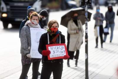 Największe zgromadzenie na Rynku w czasie obostrzeń - zdjęcie 24