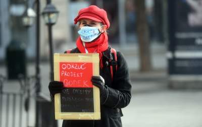 Największe zgromadzenie na Rynku w czasie obostrzeń - zdjęcie 23