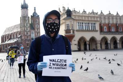 Największe zgromadzenie na Rynku w czasie obostrzeń - zdjęcie 8