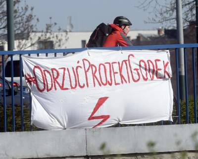 Największe zgromadzenie na Rynku w czasie obostrzeń - zdjęcie 40