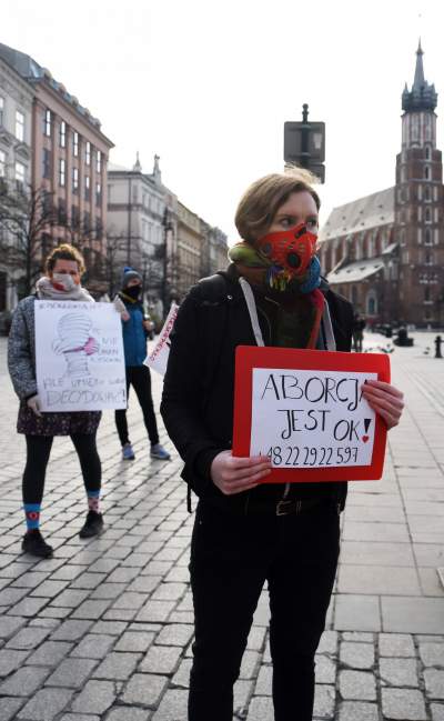 Największe zgromadzenie na Rynku w czasie obostrzeń - zdjęcie 3